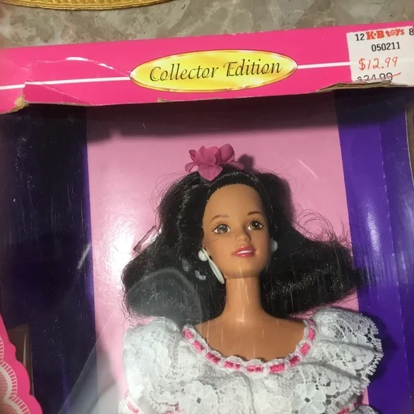 Puerto Rican Barbie (Dolls of the World Collection) 1996 - Picture 4 of 9